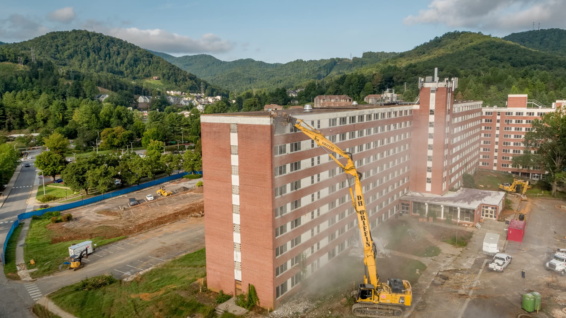 Demolition of Walker Scott Hall in Western Carolina University